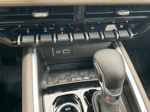 Used 2025 Chevrolet Colorado ZR2 w/ Technology Package AWD/4WD image 7