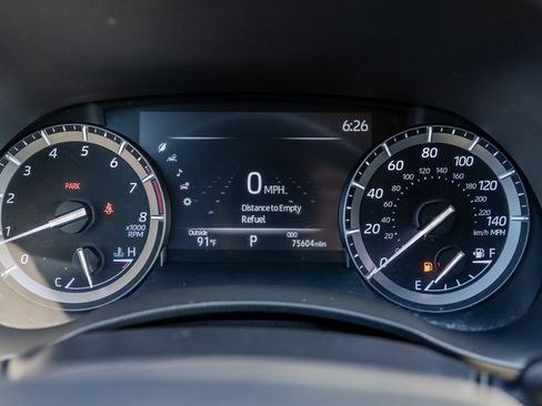 Used 2020 Toyota Highlander XLE FWD image 19