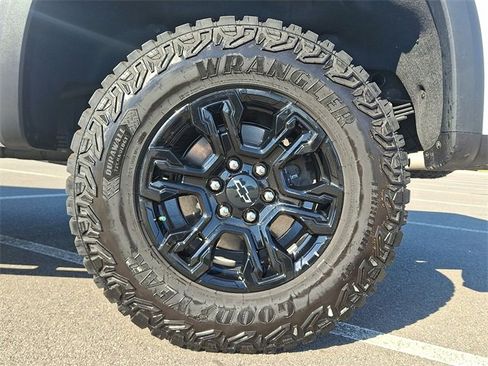 Used 2025 Chevrolet Silverado 1500 ZR2 w/ Technology Package image 8