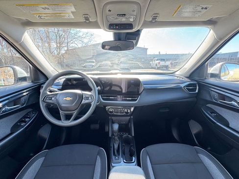 Used 2025 Chevrolet TrailBlazer LT w/ Driver Confidence Package image 31