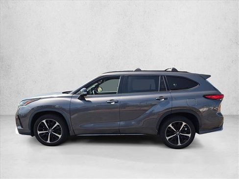 Used 2021 Toyota Highlander XSE FWD image 8