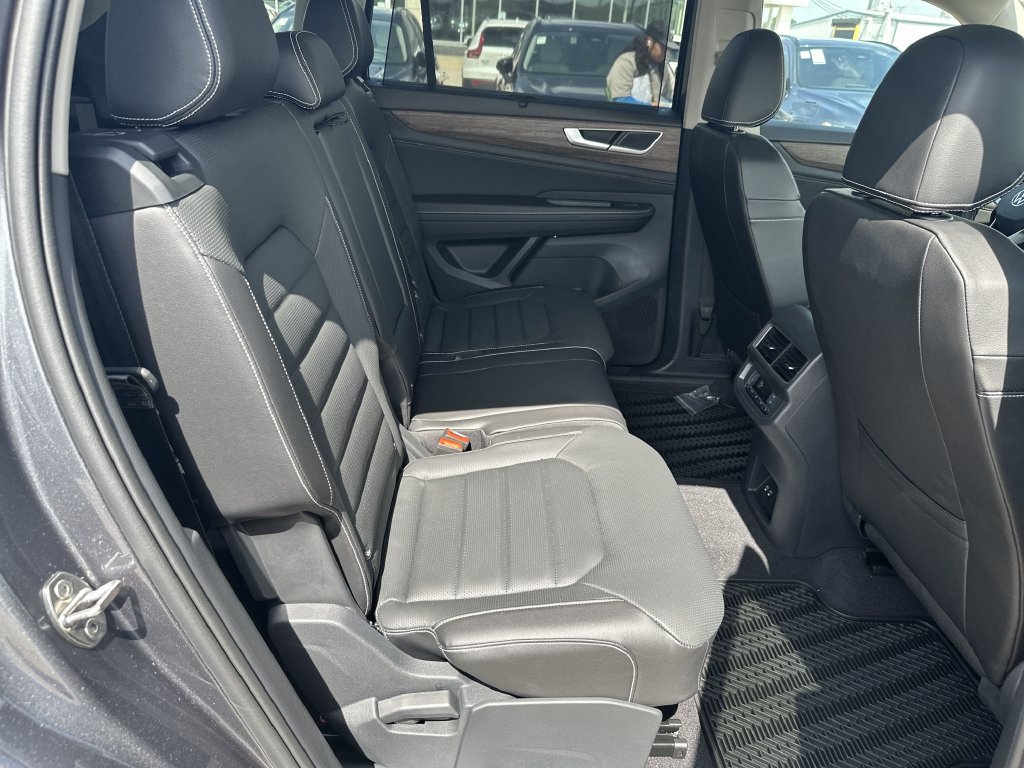 Used 2024 Volkswagen Atlas SEL AWD/4WD image 28