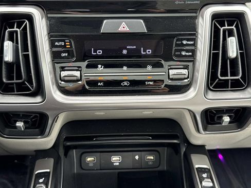 Used 2023 Kia Sorento S w/ Panoramic Sunroof Package AWD/4WD image 7