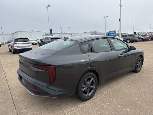 Used 2025 Kia K4 LXS image 3