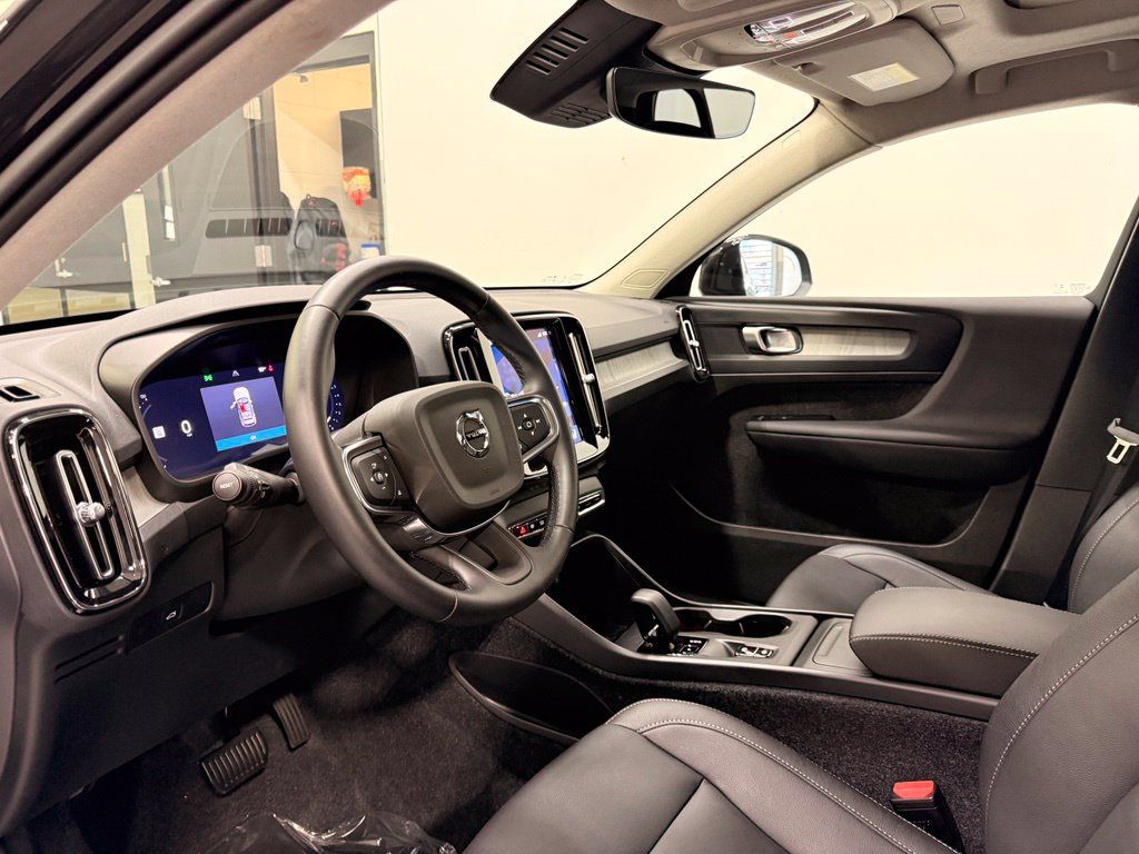 Used 2026 Volvo XC40 B5 Core AWD/4WD image 11