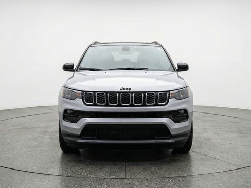 Used 2025 Jeep Compass Limited image 2