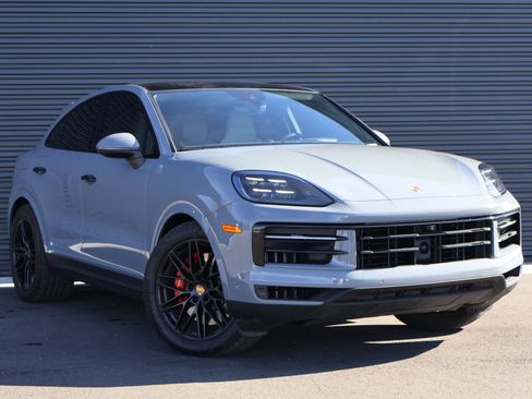 Used 2025 Porsche Cayenne S image 7