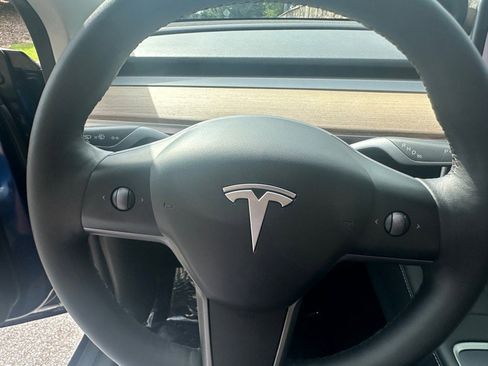Used 2023 Tesla Model Y 2WD image 25