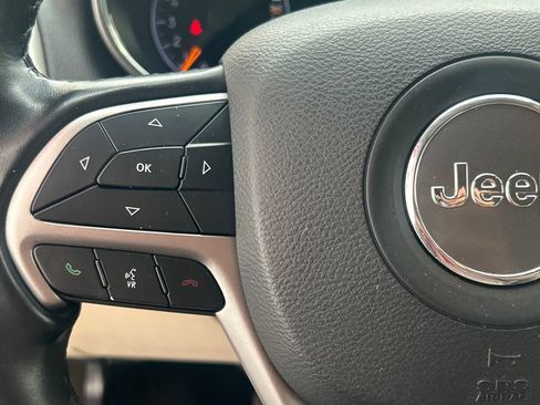 Used 2021 Jeep Grand Cherokee Laredo image 20