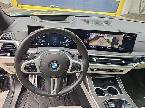 Used 2025 BMW X7 M60i AWD/4WD image 4