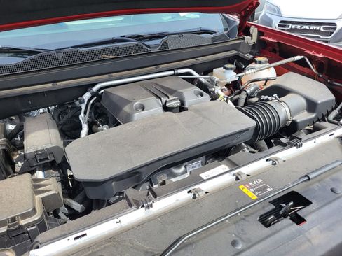 Used 2025 Chevrolet Colorado ZR2 w/ Technology Package AWD/4WD image 23