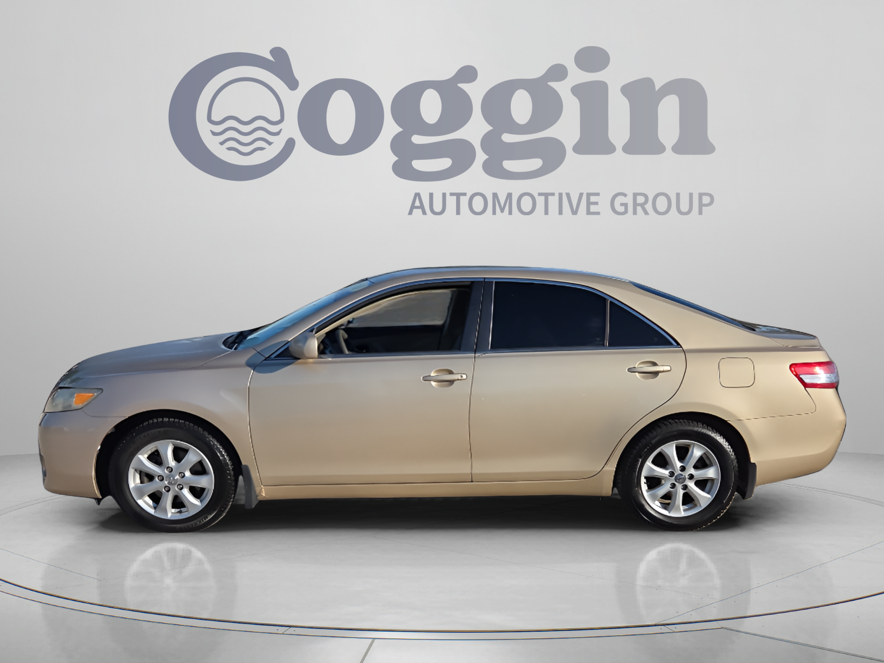 Used 2011 Toyota Camry LE w/ LE Extra-Value Pkg FWD image 2