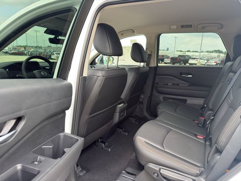New 2026 Nissan Pathfinder SL AWD/4WD image 29