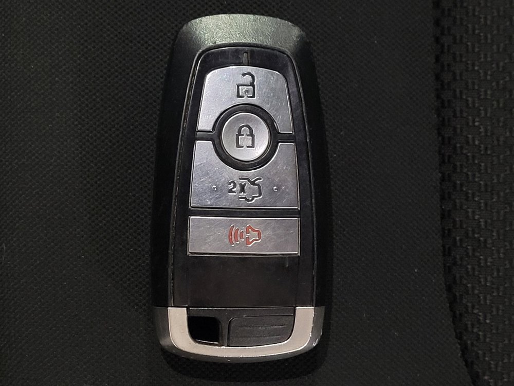 Used 2020 Ford Fusion SE FWD image 32