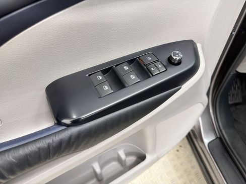 Used 2015 Toyota Highlander XLE AWD/4WD image 12