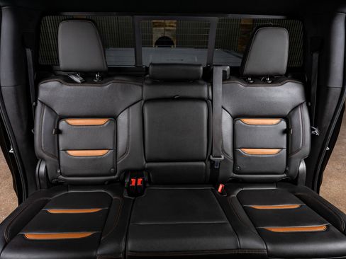Used 2019 GMC Sierra 1500 AT4 w/ AT4 Premium Package AWD/4WD image 32