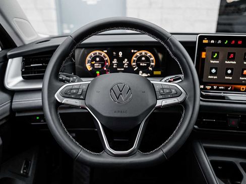 New 2026 Volkswagen Tiguan SE image 6