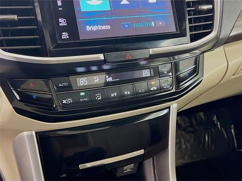Used 2017 Honda Accord EX-L image 12