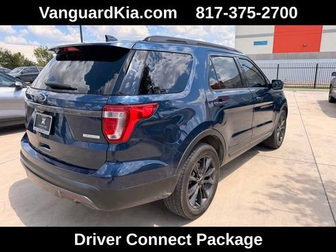 Used 2017 Ford Explorer XLT w/ Equipment Group 202A AWD/4WD image 4