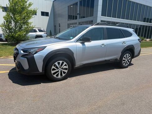 Used 2025 Subaru Outback Premium AWD/4WD image 1