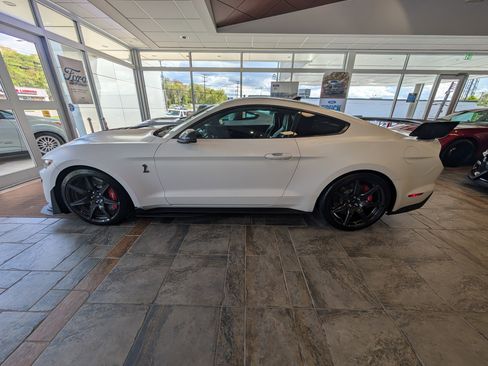 Certified 2022 Ford Mustang Shelby GT500 w/ Carbon Fiber Track Pack image 3