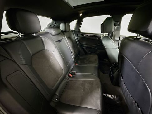 Certified 2018 Porsche Macan image 24