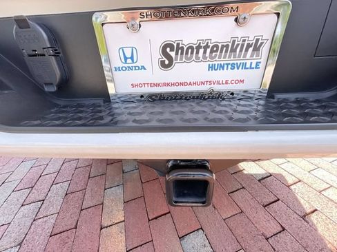 Used 2023 Chevrolet Colorado LT w/ LT Convenience Package II AWD/4WD image 34