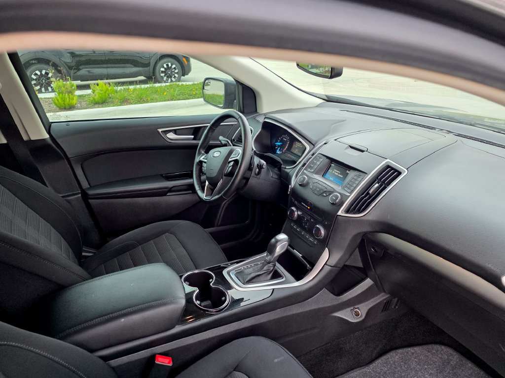 Used 2018 Ford Edge SEL FWD image 14