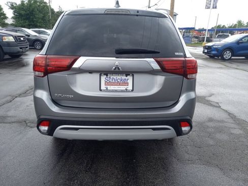 Used 2020 Mitsubishi Outlander SE AWD/4WD image 2
