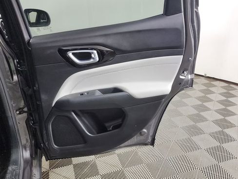 Used 2023 Jeep Compass Limited image 27