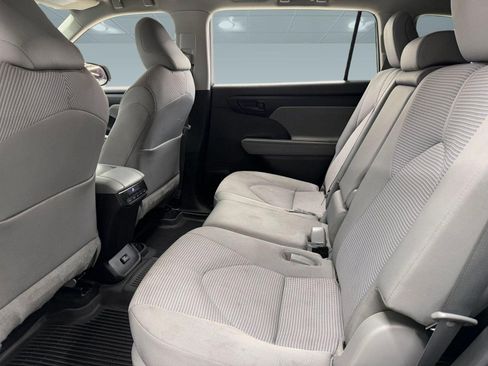 Used 2023 Toyota Highlander L FWD image 27