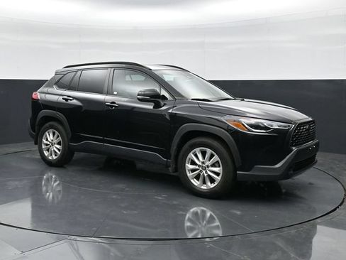 Used 2023 Toyota Corolla Cross LE w/ Moonroof Package AWD/4WD image 3