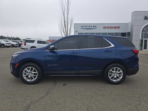 Used 2022 Chevrolet Equinox LT w/ Driver Convenience Package image 2