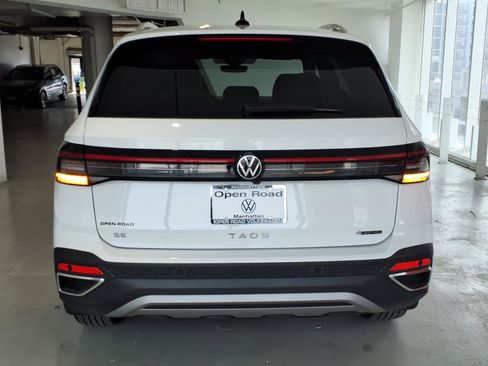 Used 2026 Volkswagen Taos SE AWD/4WD image 5