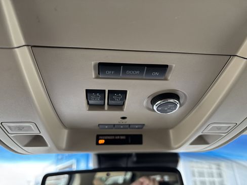 Used 2015 Chevrolet Suburban LTZ image 34