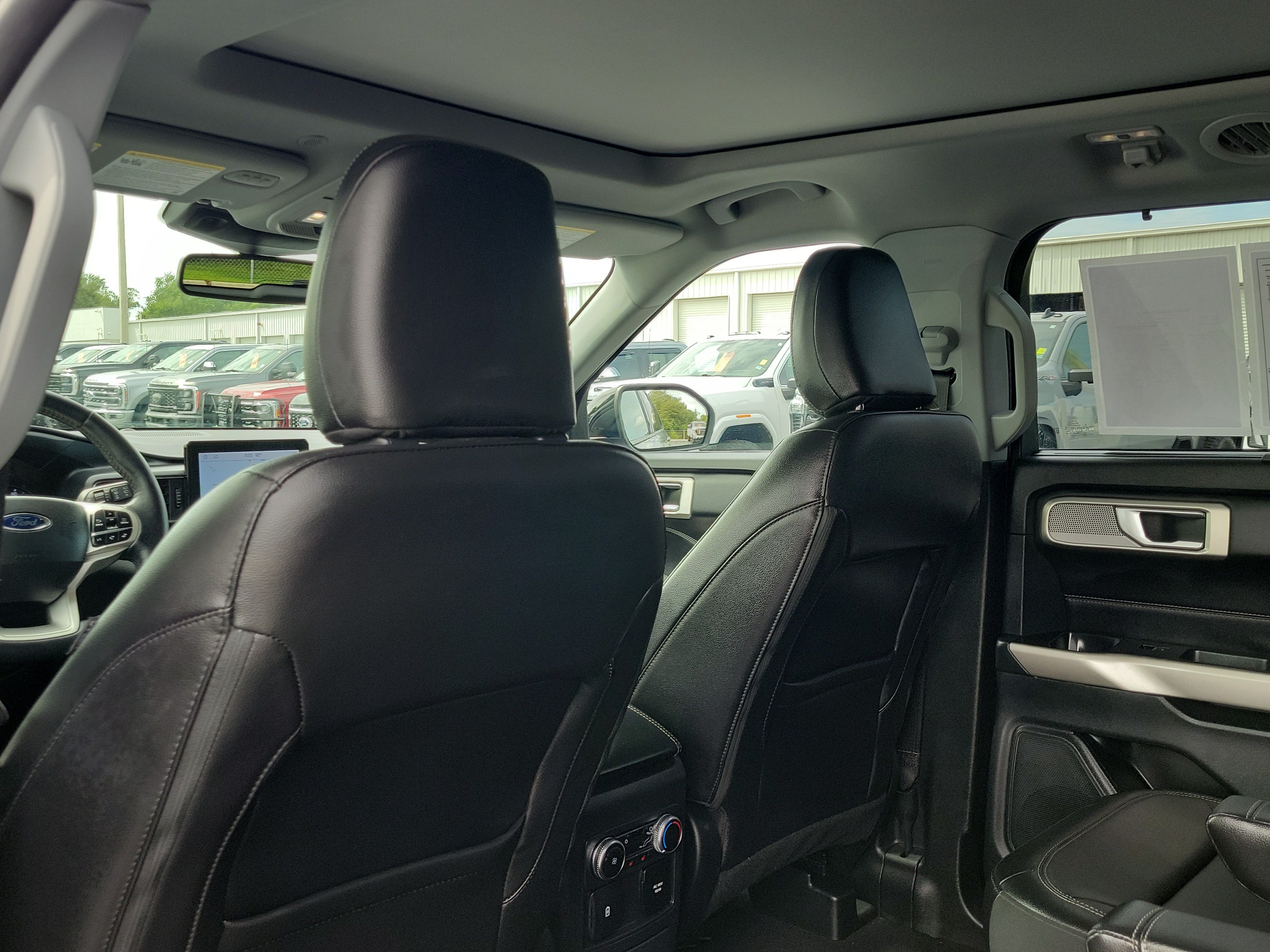 Used 2023 Ford Explorer Limited w/ Equipment Group 301A RWD image 15