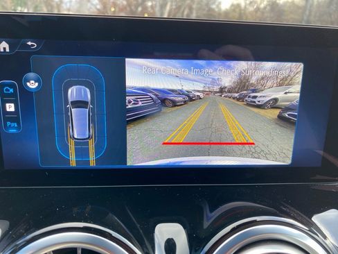 Used 2025 Mercedes-Benz GLB 250 4MATIC image 19