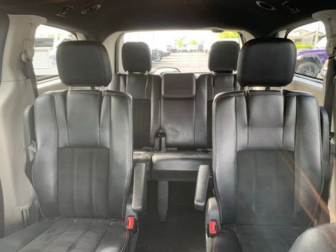 Used 2017 Dodge Grand Caravan SXT image 19