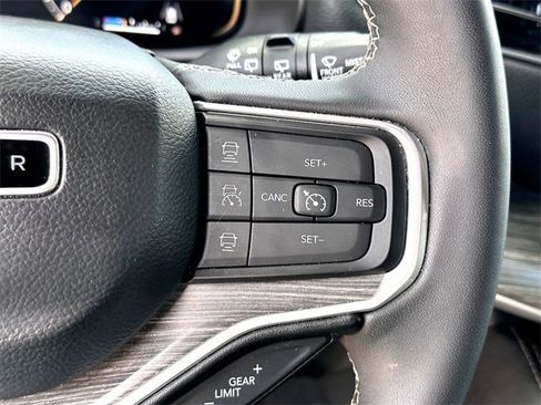 Used 2024 Jeep Wagoneer L Series II w/ Flexible Seating Group image 17