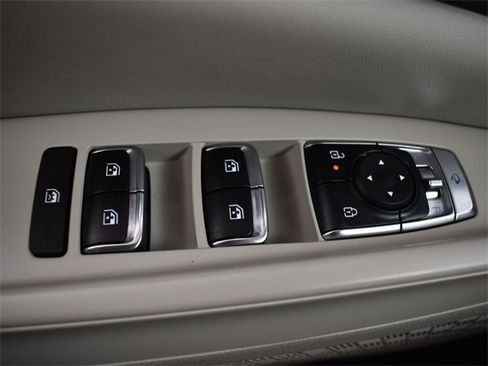 Certified 2025 Kia Carnival SX Prestige image 33