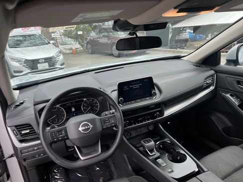 Used 2025 Nissan Rogue SV FWD image 35