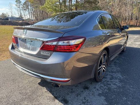 Used 2017 Honda Accord Sport Special Edition image 5