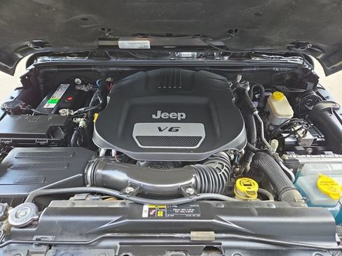 Used 2017 Jeep Wrangler Unlimited Sahara AWD/4WD image 29