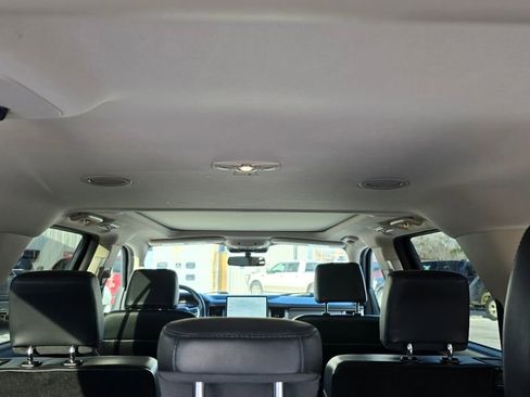 Used 2023 Ford Expedition Max XLT image 11