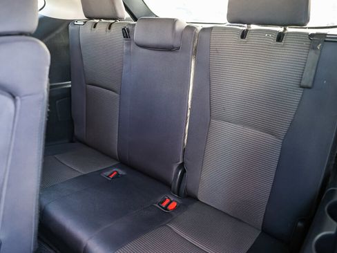 Used 2023 Toyota Highlander LE FWD image 9