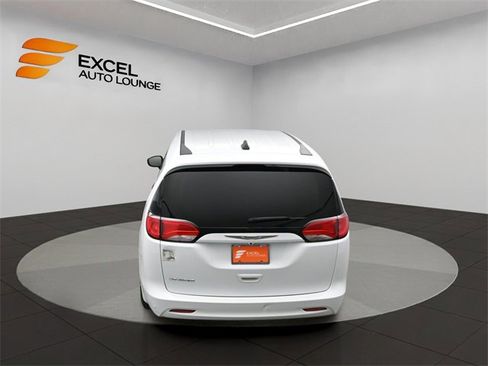 Used 2021 Chrysler Voyager L image 45