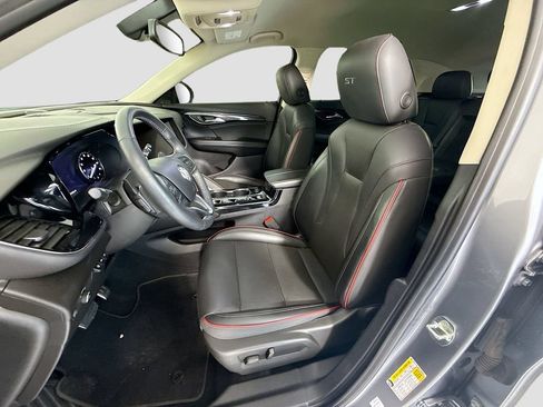 Used 2022 Buick Envision Essence w/ Technology Package I FWD image 19
