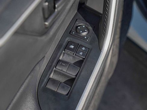 Used 2021 Toyota RAV4 LE image 22