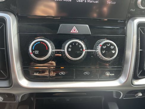 Used 2022 Kia Sorento LX FWD image 29