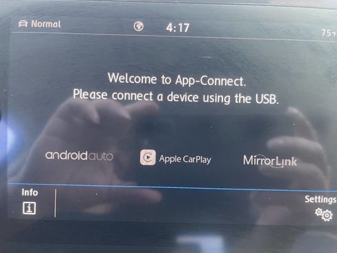 Used 2020 Volkswagen Tiguan SE image 14